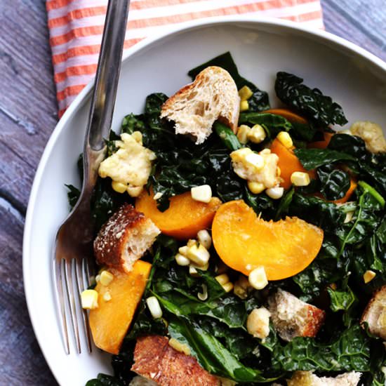Kale salad with peaches and corn