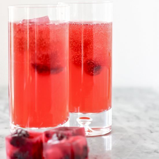 Blackberry lemonade cocktails
