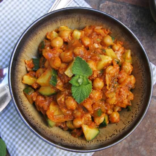 Chilled chickpea cucumber curry