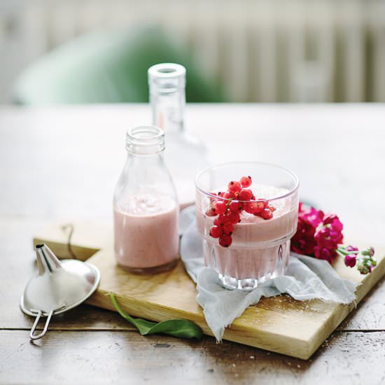 Oatmeal Shake with Currants