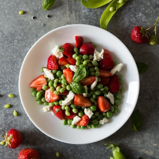 Green peas strawberry salad