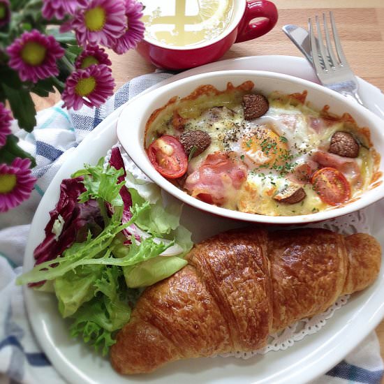 Croissant with Baked Cheesy Ham and Egg