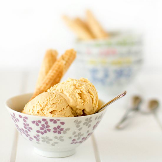 Caramelized white chocolate gelato