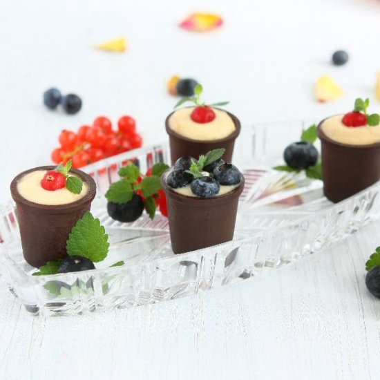 Chocolate Cups with Pastry Cream
