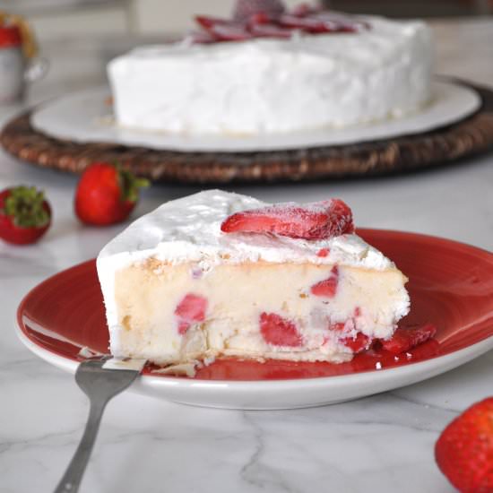 Meringue Cake with Strawberries