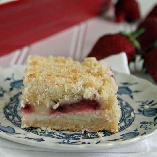 Strawberry Cheesecake Crumb Bars