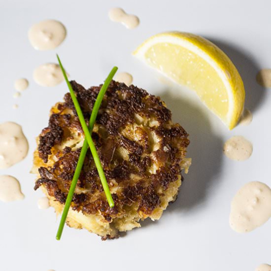 Crab Cakes with Sriracha Aioli