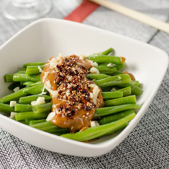 Green Beans with Spicy Peanut Sauce