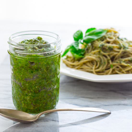 5 Minute Classic Basil Pesto
