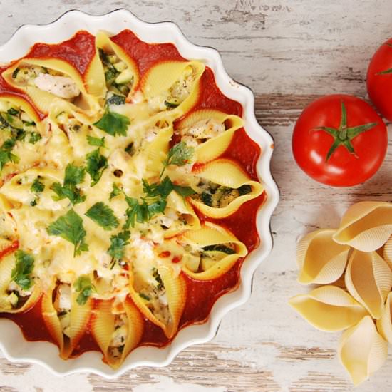 Pasta shells stuffed with chicken