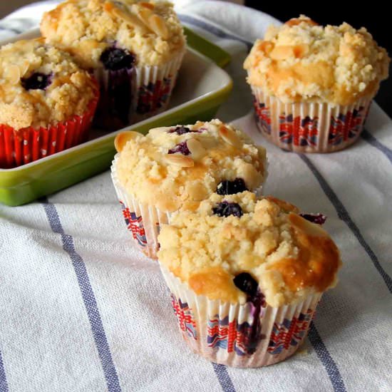 Classic Blueberry Crumble Muffins