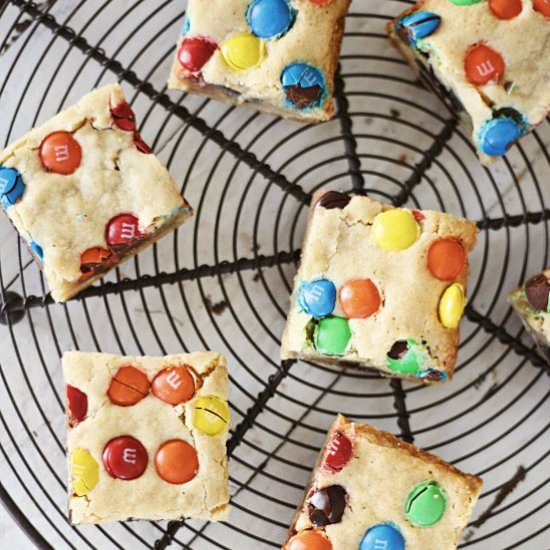 M&M Oreo Cookie Bar