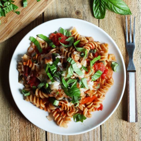 Healthy Caprese Pasta Bake