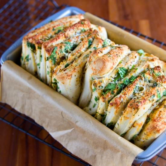 Herb Butter Cheese Pull-Apart Bread
