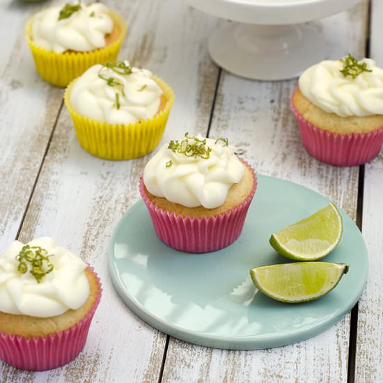 Lemon Cupcakes with Lemon Curd