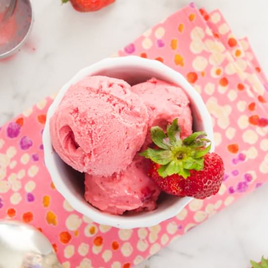 Strawberry Frozen Greek Yogurt