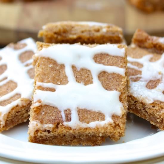 Cinnamon Roll Blondies with Glaze