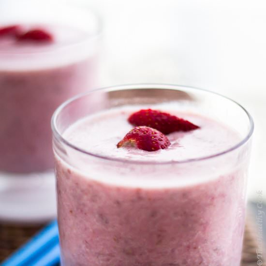 Banana Strawberry Flaxseed Smoothie