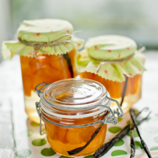 Apricots in Syrup with Vanilla