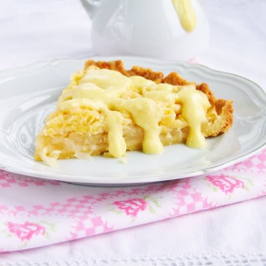 Apple Pie with Vanilla Sauce