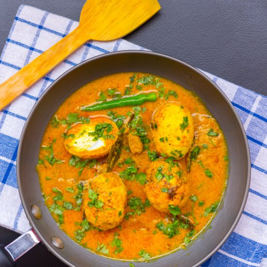Eggs in Yogurt Sauce