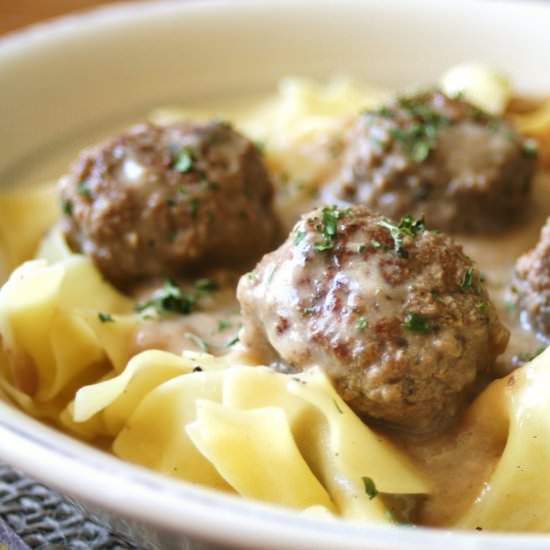 Slow Cooker Meatballs in Gravy