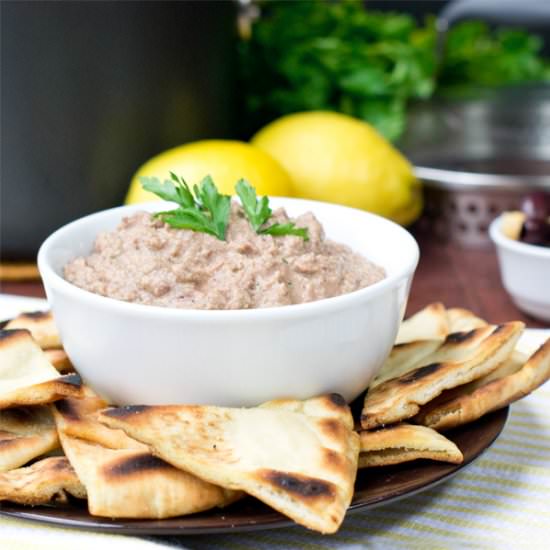 Black Olive Hummus with Pita Chips