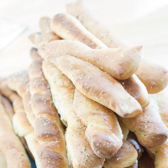 Roasted Garlic Twisty Bread