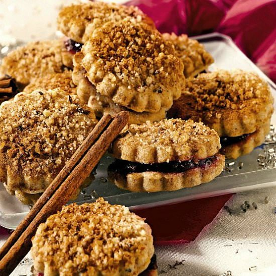 Jam and nut cookies