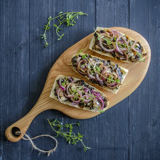 Bruschetta with mushrooms