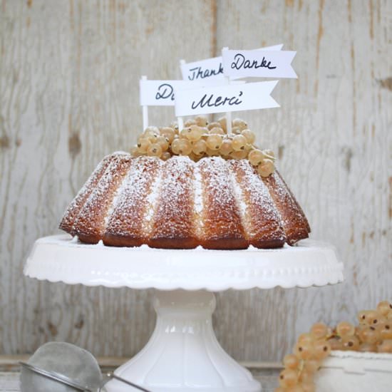 Champagne Cake with White Currants