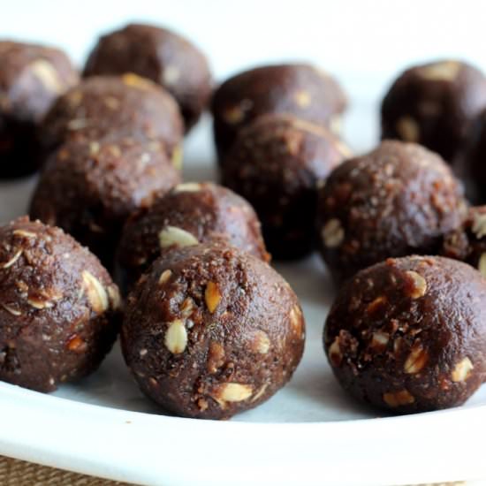 Chocolate Quinoa Energy Balls