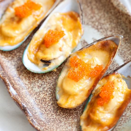 Cheese-Mayo Baked Mussels