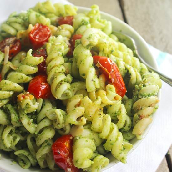 Healthy Spinach Pesto Rigatoni