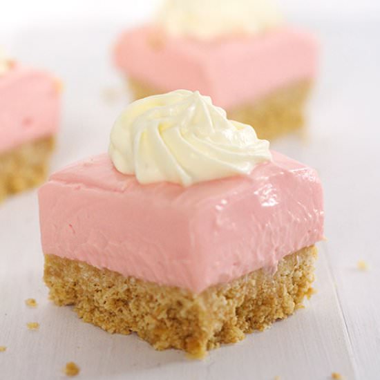 Strawberries n Cream Cheesecake Bar