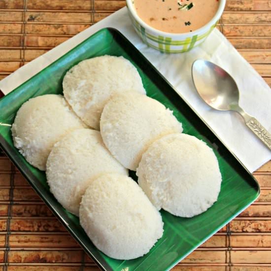 Soft Idlis (Steamed Rice Cakes)