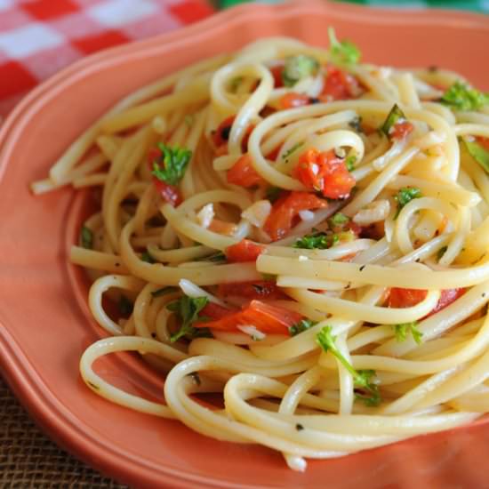 20 Minute Garlic & Tomato Pasta