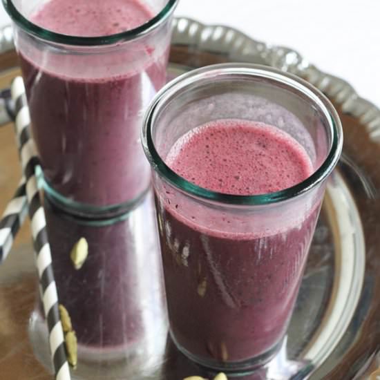 Cardamom & blueberry smoothie