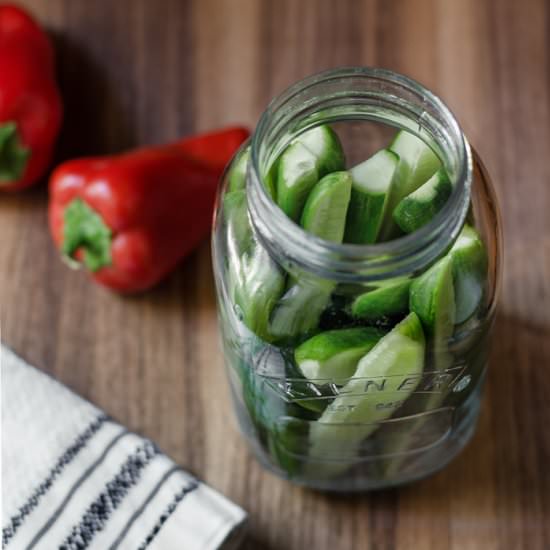Sriracha Refrigerator Pickles