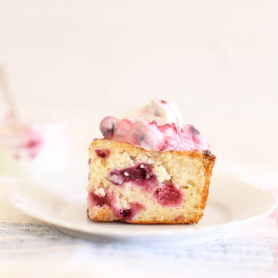 Berry yoghurt cake
