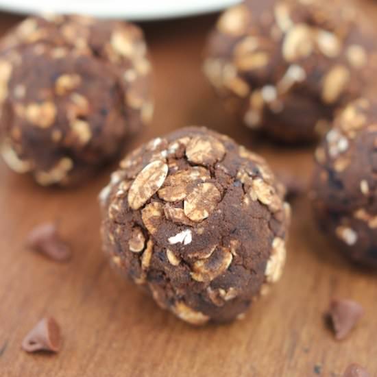 Chocolate Blueberry Energy Bites