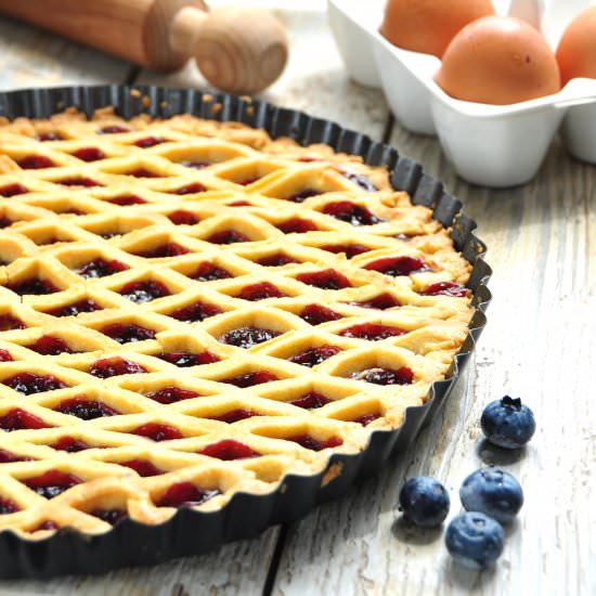 Butter-free tart with fruit jam
