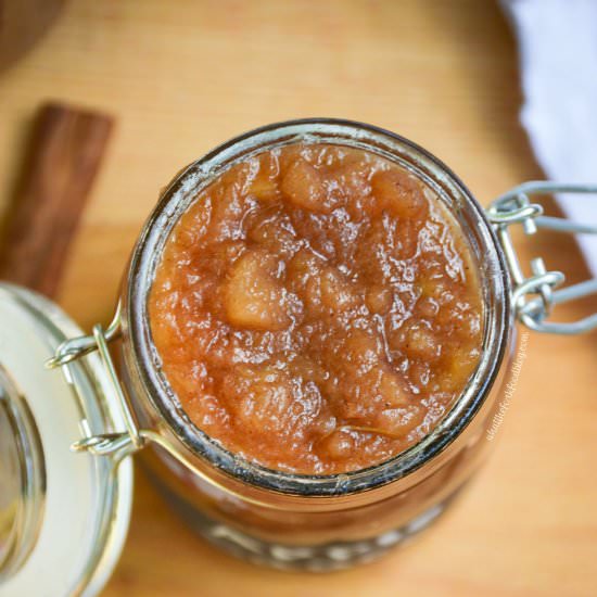 Slow Cooker Cinnamon Applesauce