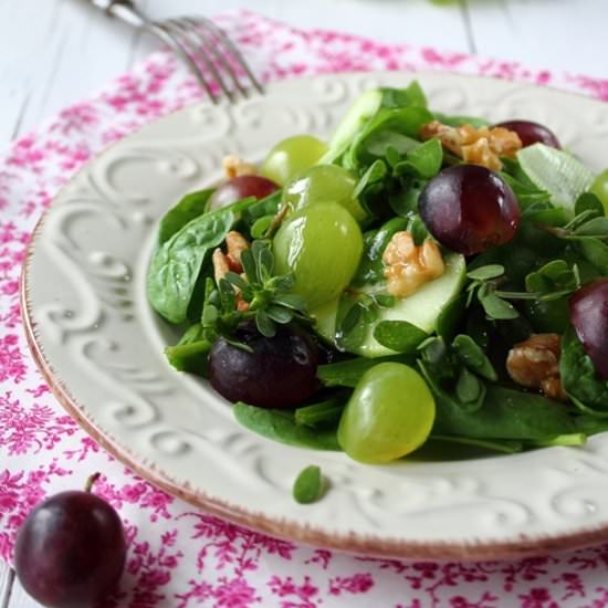 Salad with Grapes and Walnuts