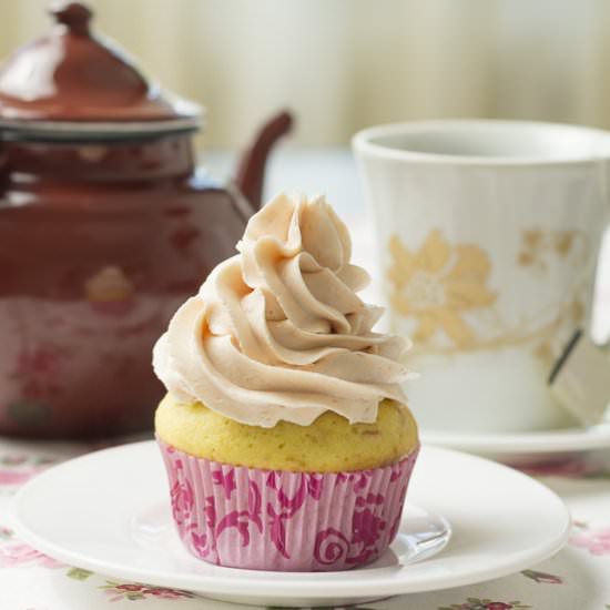 Rhubarb Yogurt cupcakes