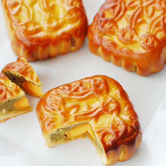 Single Yolk Lotus Paste Mooncake