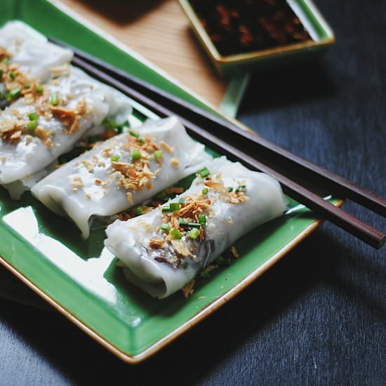 Homemade bánh cướn chay