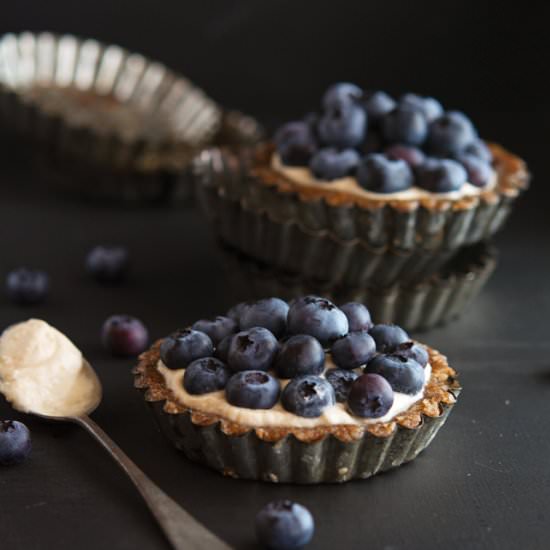 (Paleo) Almond-Berry Tartlets