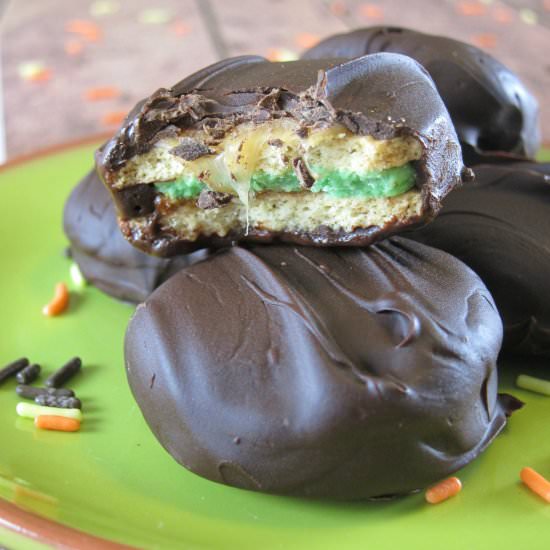 Chocolate Caramel Apple Oreos