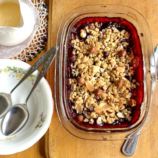 Chunky Blackberry Hazelnut Crumble